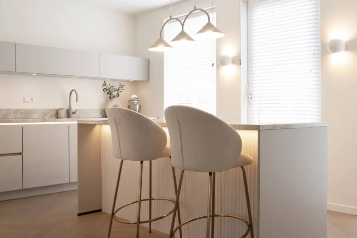 Moderne lichte keuken Poeldijk | Kitchenstudio Den Haag